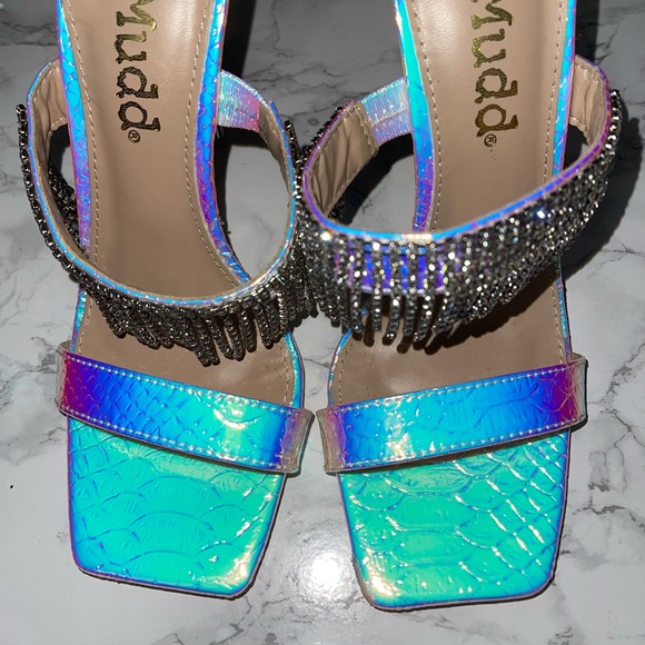 So extra 🤩 iridescent python clear heel with rhinestone fringe  🦄 - Picture 8 of 8